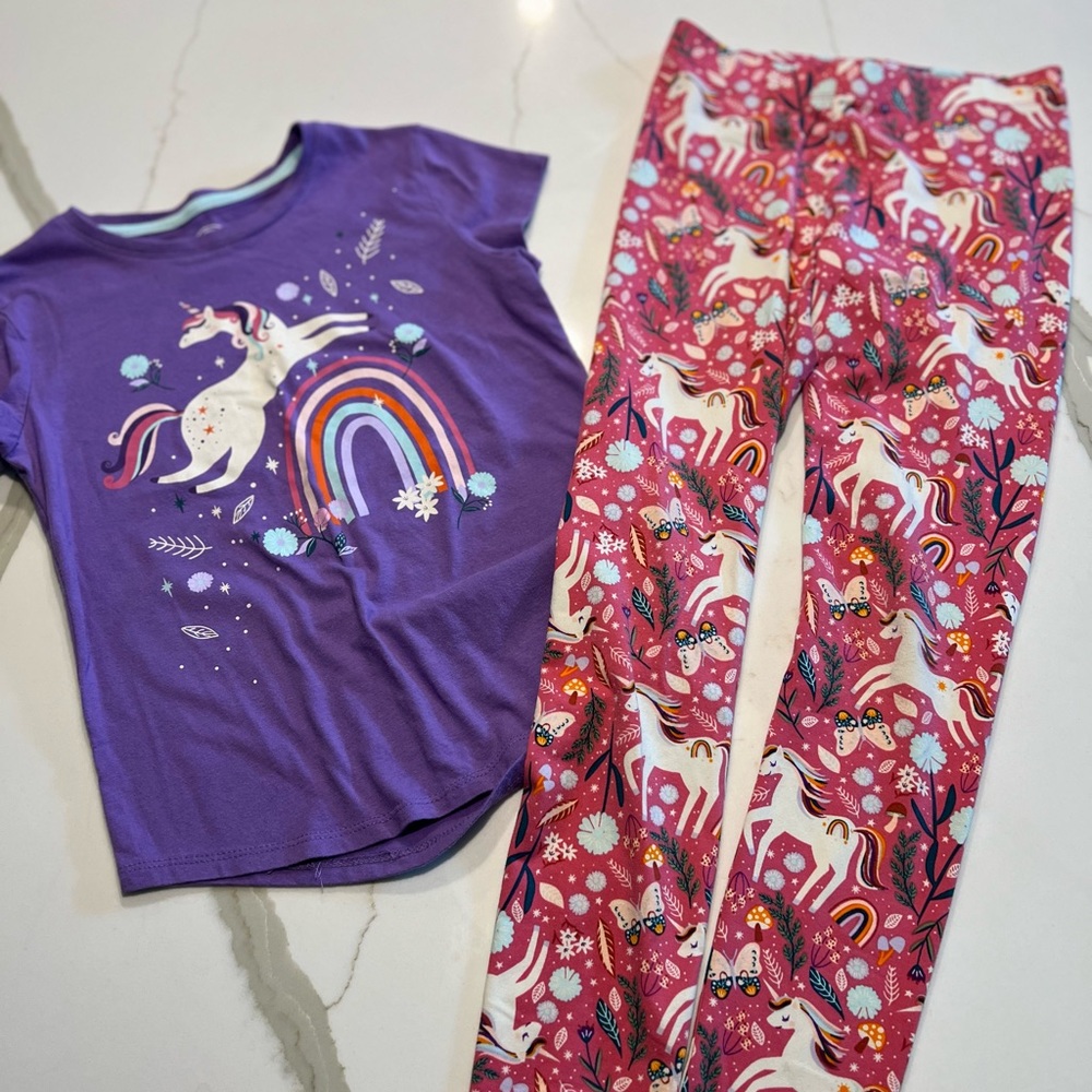 Unicorns and rainbows outfit. Leggings and t-shirt